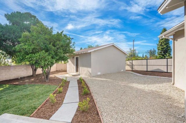 18438 Los Alimos St, Northridge, CA 91326