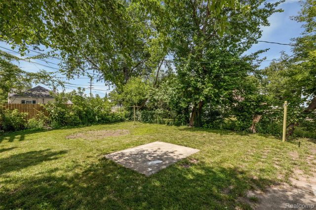 2147 E Almont Street, Ferndale, MI 48220