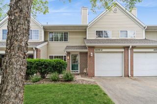 4420 104th Street 11, Urbandale, IA 50322
