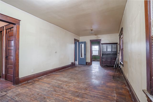 1339 E Sheridan Avenue, Des Moines, IA 50316