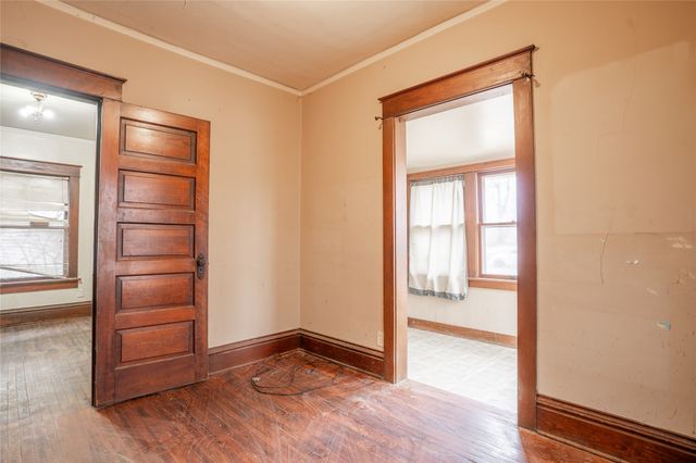 1339 E Sheridan Avenue, Des Moines, IA 50316