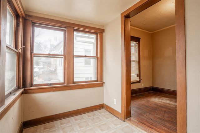 1339 E Sheridan Avenue, Des Moines, IA 50316