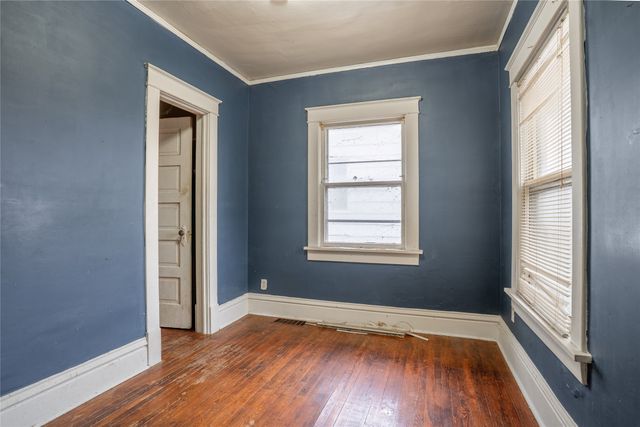 1339 E Sheridan Avenue, Des Moines, IA 50316