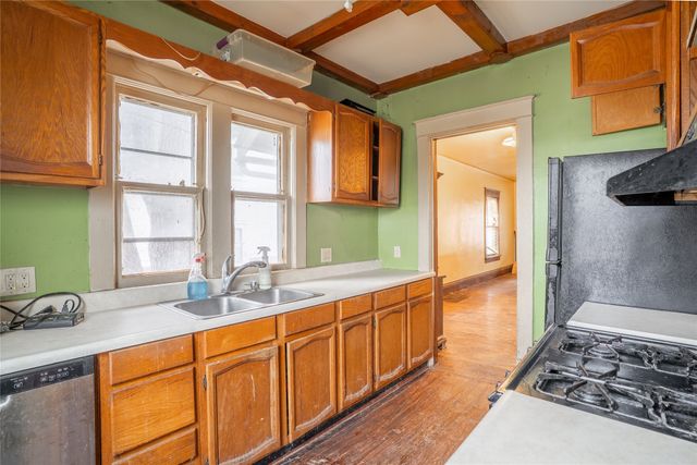 1339 E Sheridan Avenue, Des Moines, IA 50316