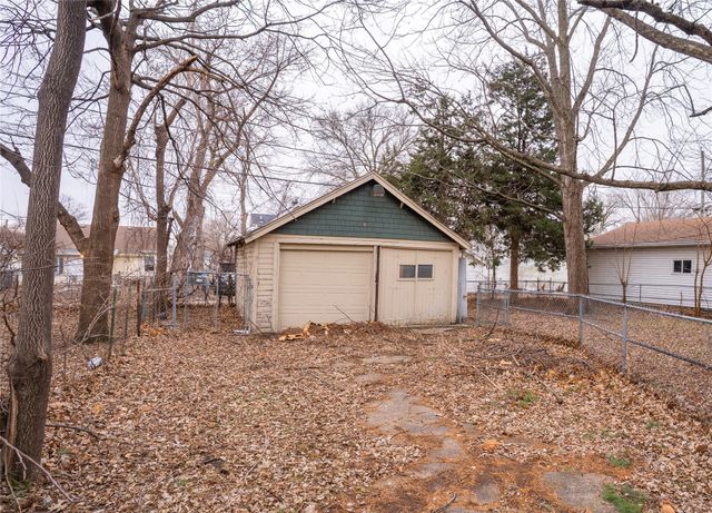 1339 E Sheridan Avenue, Des Moines, IA 50316