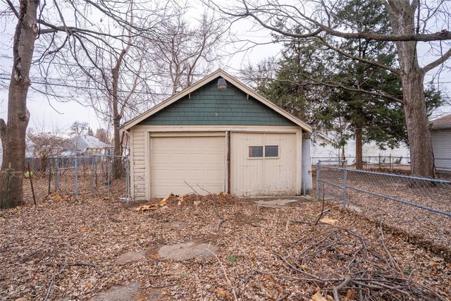 1339 E Sheridan Avenue, Des Moines, IA 50316