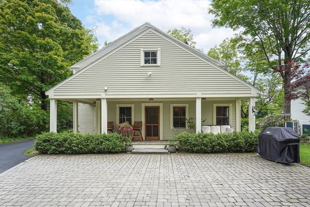 15 Common St., Petersham, MA 01366