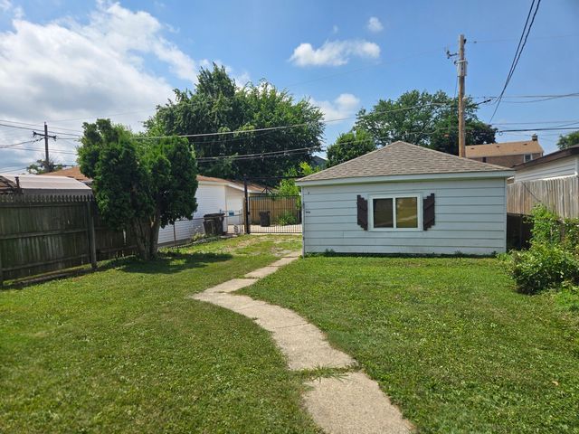 2106 S 22nd Avenue, Broadview, IL 60155