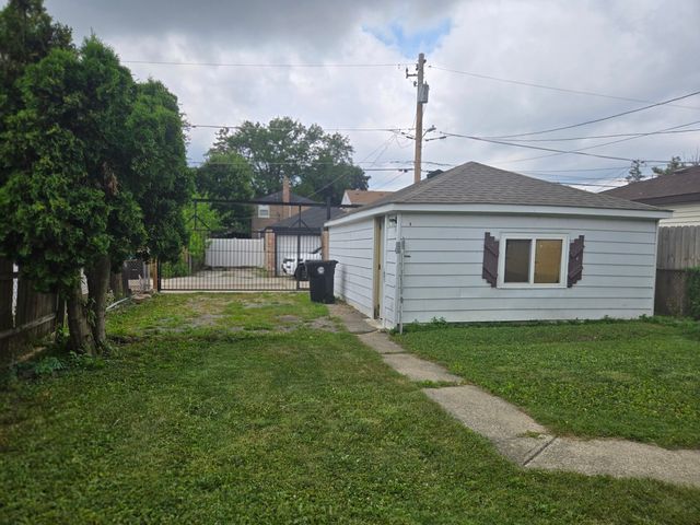 2106 S 22nd Avenue, Broadview, IL 60155