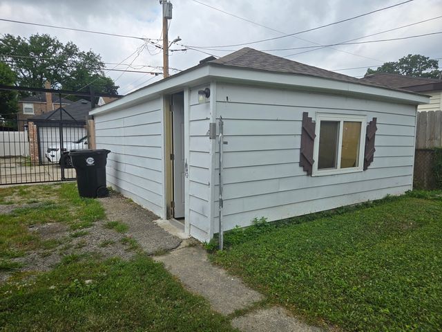 2106 S 22nd Avenue, Broadview, IL 60155