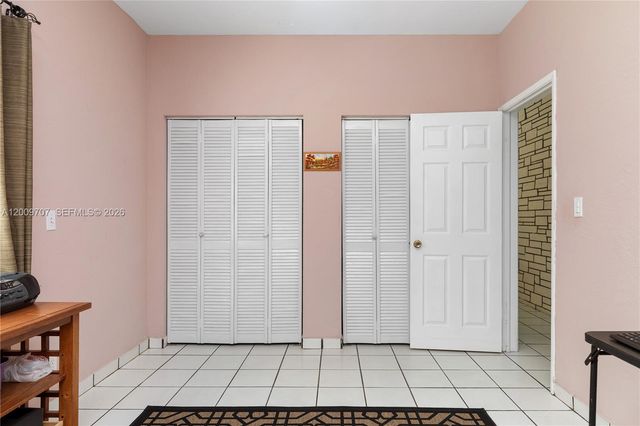 906 NE 5th St, Hallandale Beach, FL 33009