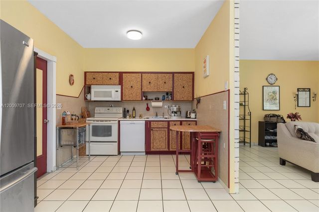 906 NE 5th St, Hallandale Beach, FL 33009