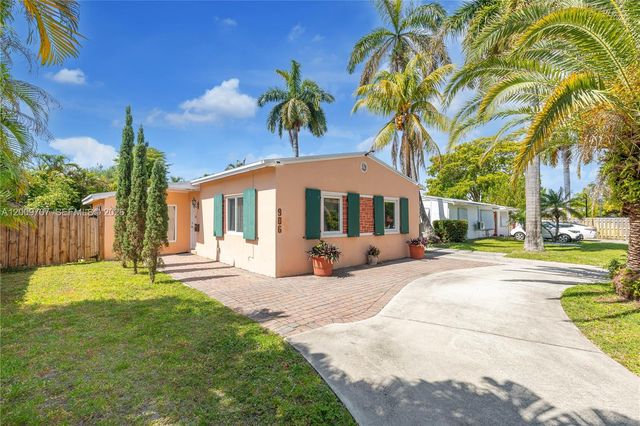 906 NE 5th St, Hallandale Beach, FL 33009