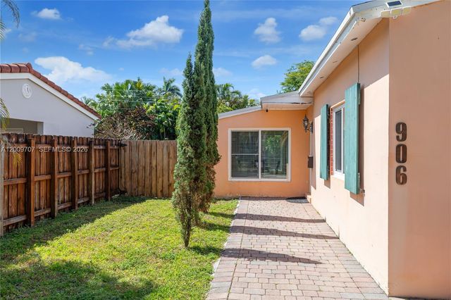 906 NE 5th St, Hallandale Beach, FL 33009