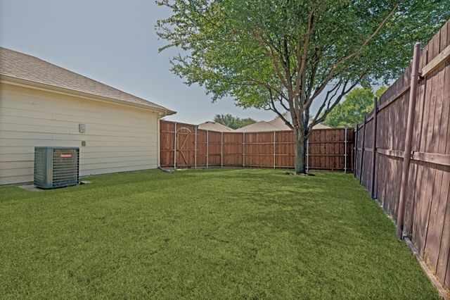 228 Great Plains Avenue, Dallas, TX 75241