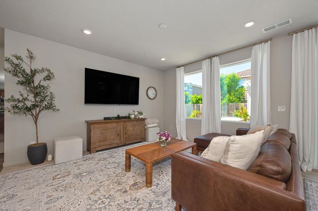 4236 Roanne Way, Rancho Cordova, CA 95742