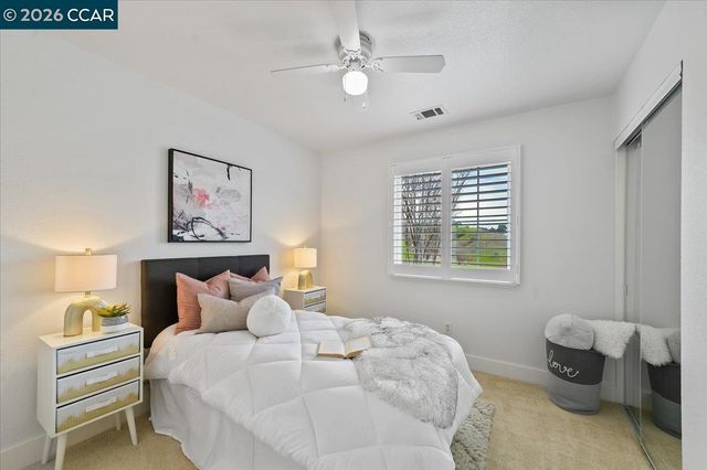 7323 Croy Ln, Dublin, CA 94568