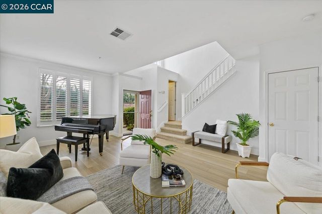 7323 Croy Ln, Dublin, CA 94568