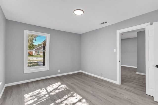 904 N Virginia Street, Terrell, TX 75160