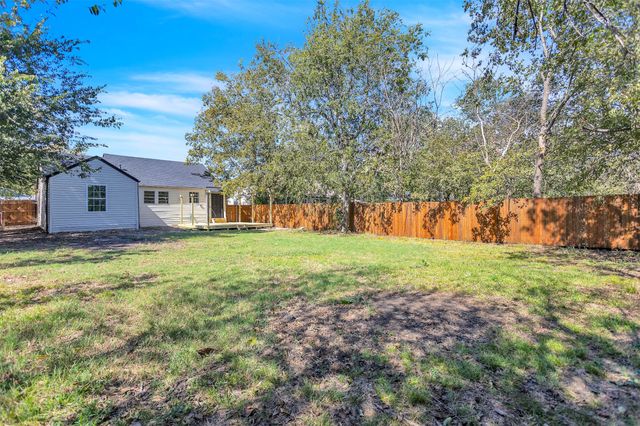 904 N Virginia Street, Terrell, TX 75160