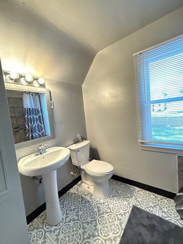 815 N Brinton Avenue, Dixon, IL 61021