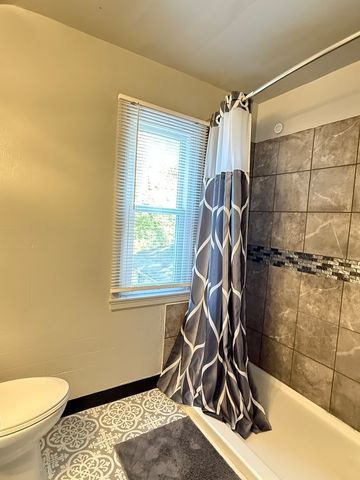 815 N Brinton Avenue, Dixon, IL 61021