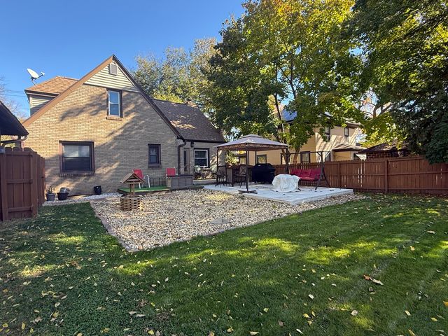 815 N Brinton Avenue, Dixon, IL 61021