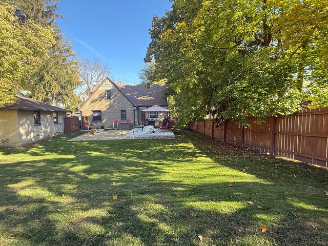 815 N Brinton Avenue, Dixon, IL 61021