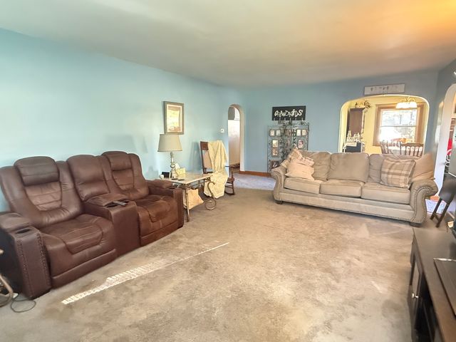 815 N Brinton Avenue, Dixon, IL 61021