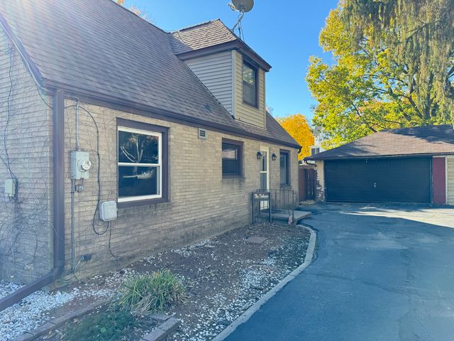 815 N Brinton Avenue, Dixon, IL 61021