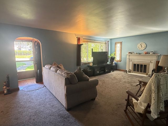 815 N Brinton Avenue, Dixon, IL 61021