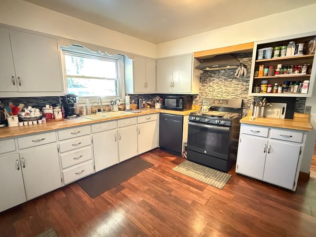 815 N Brinton Avenue, Dixon, IL 61021