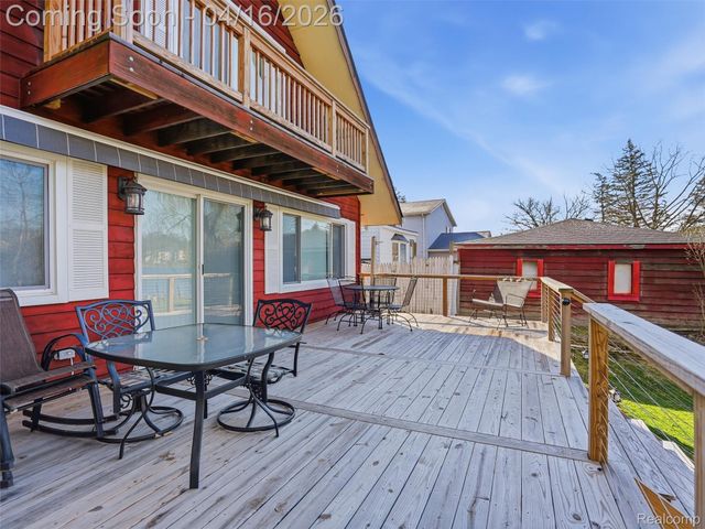 329 Lansing Drive, Waterford Charter Township, MI 48328