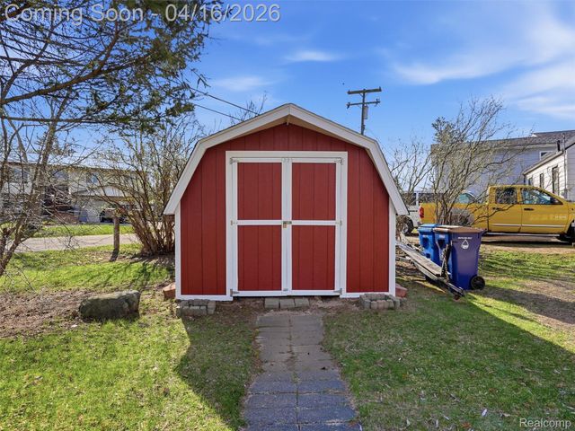 329 Lansing Drive, Waterford Charter Township, MI 48328