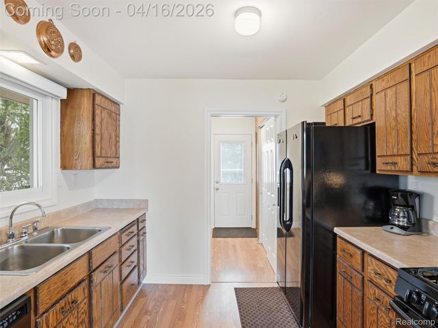 329 Lansing Drive, Waterford Charter Township, MI 48328