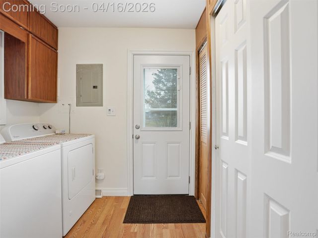 329 Lansing Drive, Waterford Charter Township, MI 48328