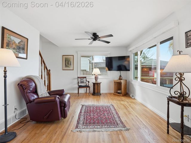 329 Lansing Drive, Waterford Charter Township, MI 48328