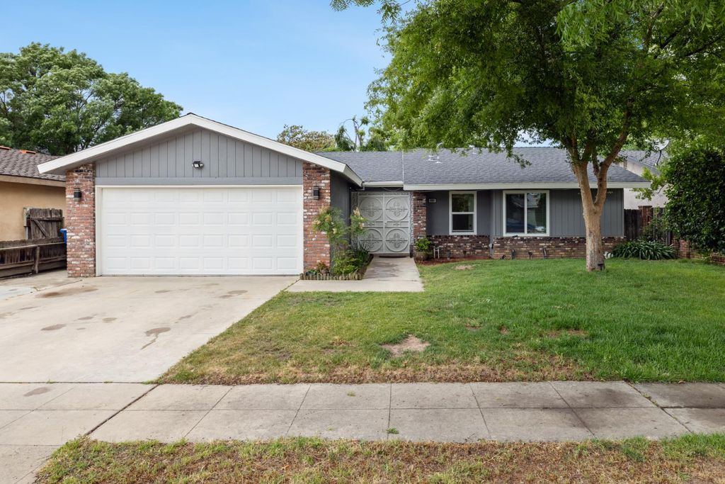 Image 1 of property listing at 4091 N Katy Avenue, Fresno, CA 93722