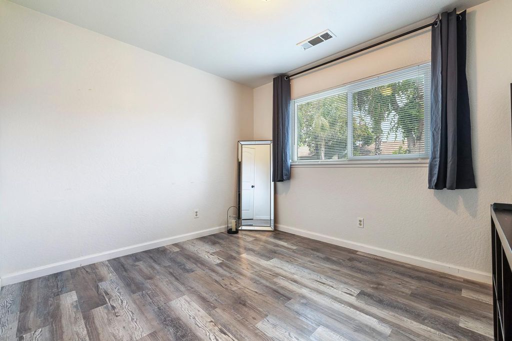 Image 22 of property listing at 4091 N Katy Avenue, Fresno, CA 93722