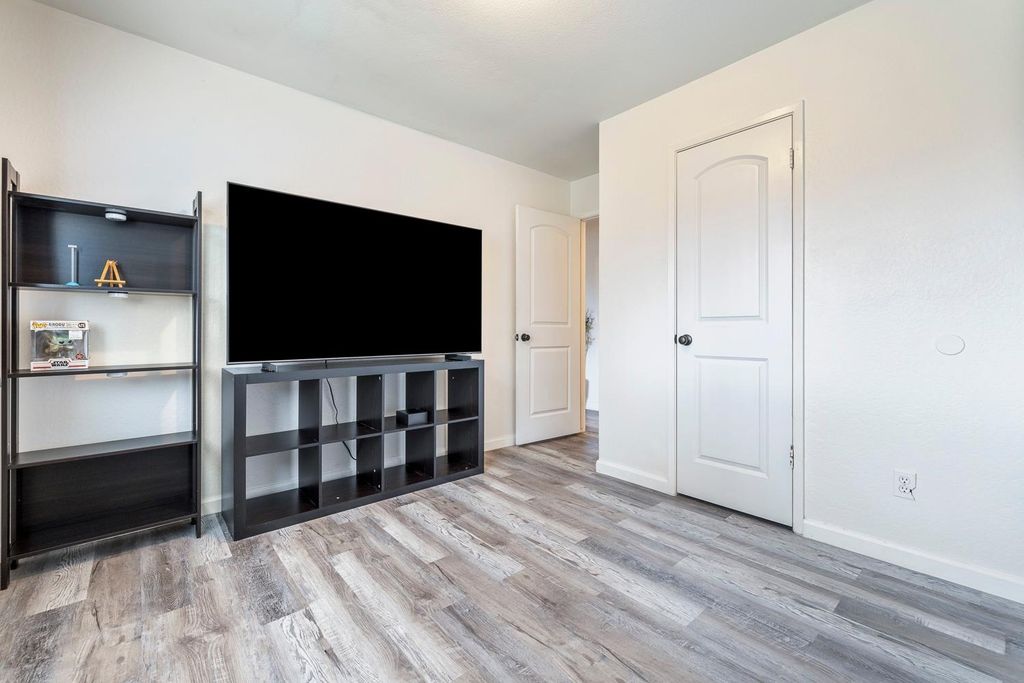 Image 23 of property listing at 4091 N Katy Avenue, Fresno, CA 93722