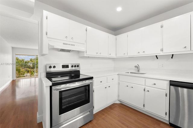 7777 SW 86th St F1-310, Miami, FL 33143