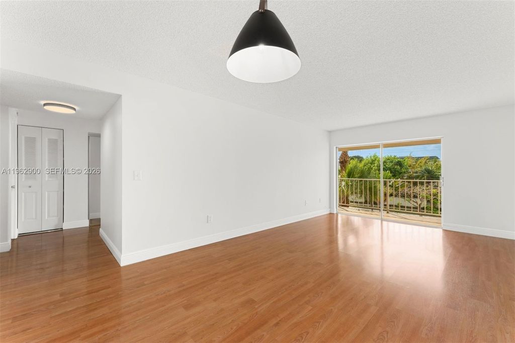 7777 SW 86th St F1-310, Miami, FL 33143