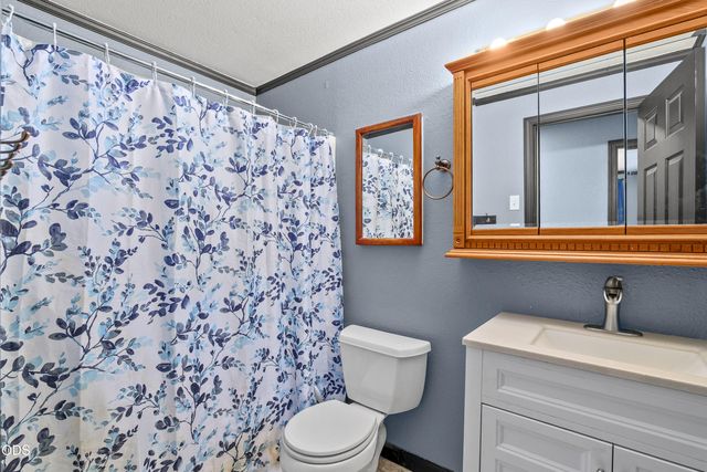 1959 Meadow Glen, Grants Pass, OR 97527