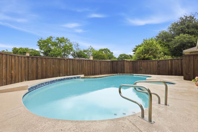 527 Tiffany Trail, Richardson, TX 75081
