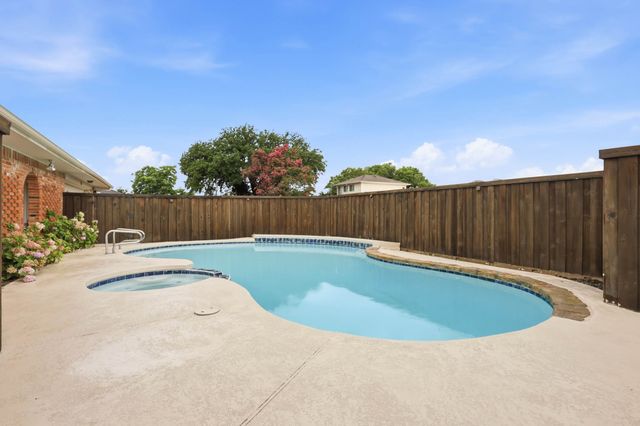 527 Tiffany Trail, Richardson, TX 75081