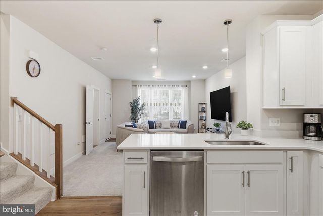 20809 WOOD QUAY DR, Sterling, VA 20166
