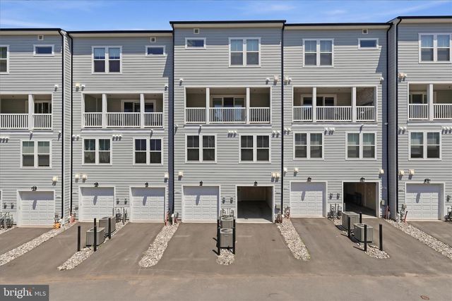 20809 WOOD QUAY DR, Sterling, VA 20166
