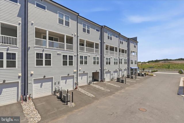 20809 WOOD QUAY DR, Sterling, VA 20166