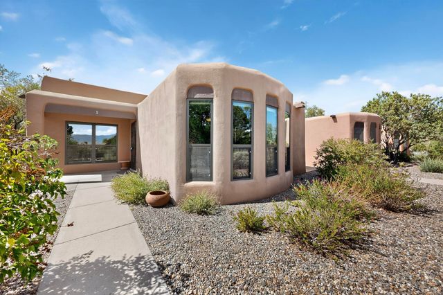 1 Santa Clara Trail, Corrales, NM 87048