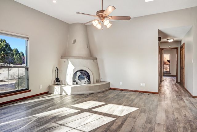 1 Santa Clara Trail, Corrales, NM 87048